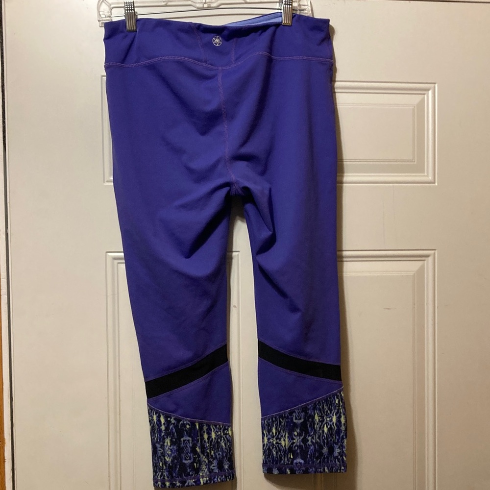 Gaiam Purple Active Capri Leggings with Patterned Hem L
